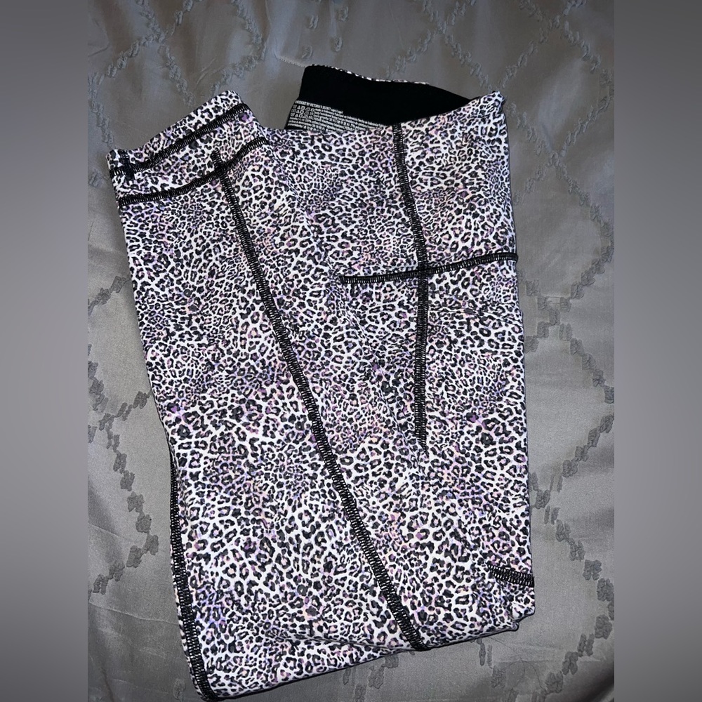 Victoria’s Secrets workout leggings - Picture 2 of 4